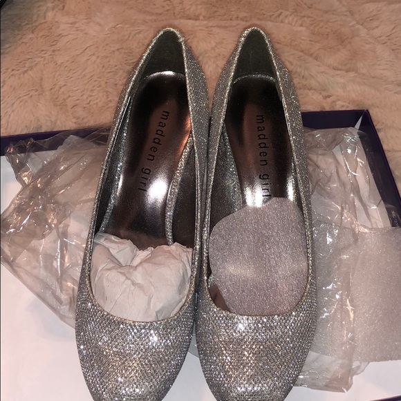 Silver heels - Picture 2 of 5